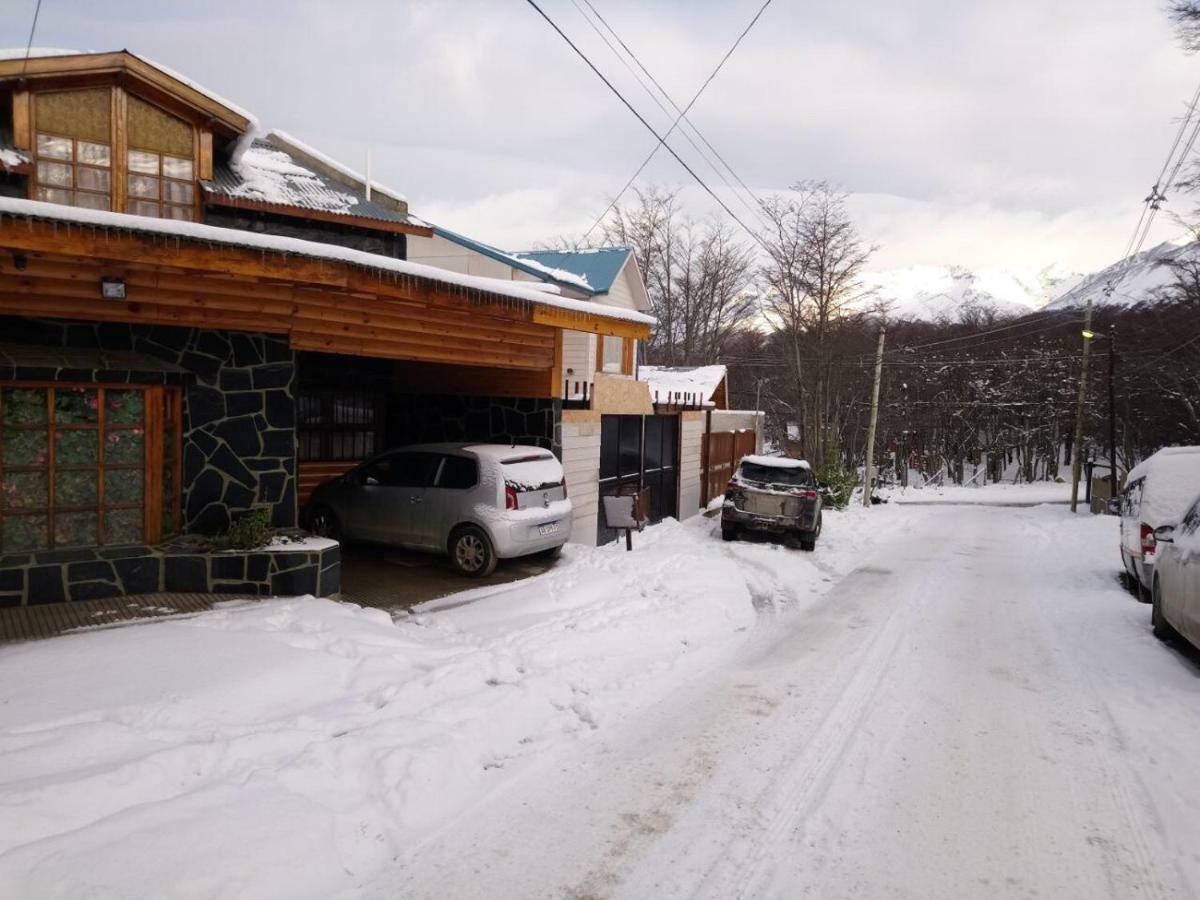 Casa Departamento En El Bosque Ushuaia Exterior foto